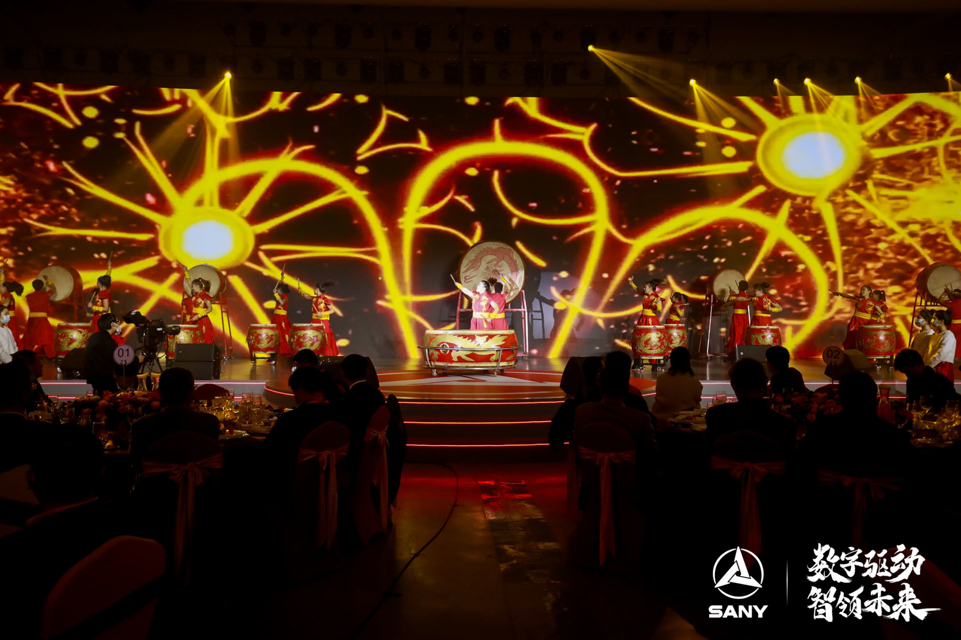 精彩的年會(huì)節(jié)目，就在上海世博創(chuàng)意秀場(chǎng)丨三一重工答謝年終盛典