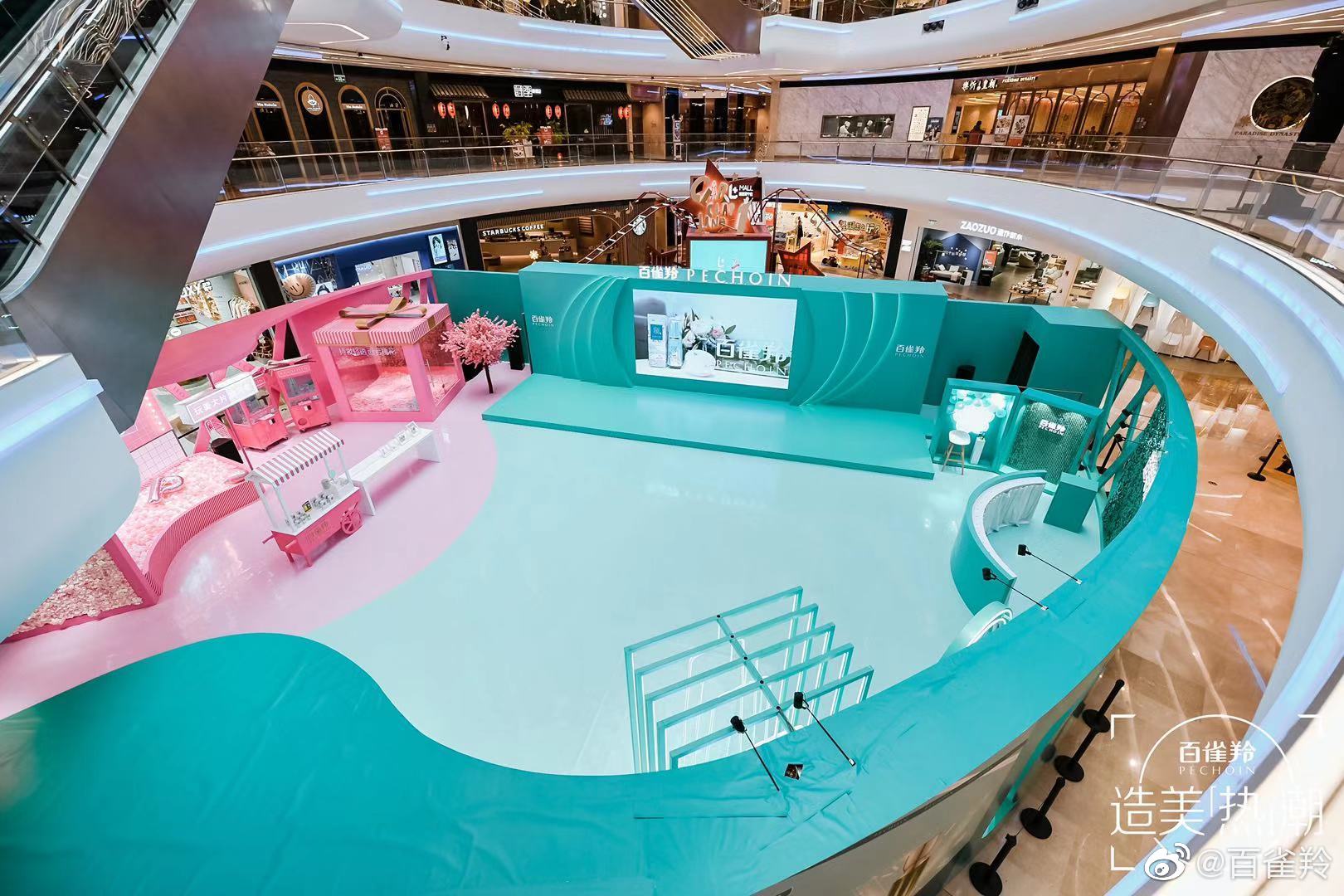 百雀羚「桃氣顏習(xí)社」快閃店，登陸上海陸家嘴中心 L+MALL！