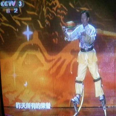 杭州，演藝節(jié)目，雜技，高蹺空竹，龍獅共舞，高空頂竿，豬八戒，孔雀開屏，卓別林，