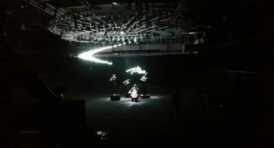 數(shù)控升降球矩陣，升降系統(tǒng)帶動燈球上下升降運動，通過編程可做出不同的效果，適用于舞美，中庭掛飾，年會，發(fā)布會