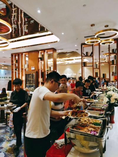 承接珠三角城市自助餐、茶歇、冷餐、圍餐、酒會(huì) 燒烤等餐飲外宴上門(mén)服務(wù)