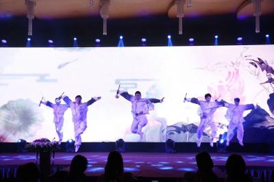 上海專業(yè)演藝演出節(jié)目表演，上海萬(wàn)利文化演出團(tuán)隊(duì)武術(shù)舞蹈雜技魔術(shù)電光舞激光雕刻人屏互動(dòng)秀等等